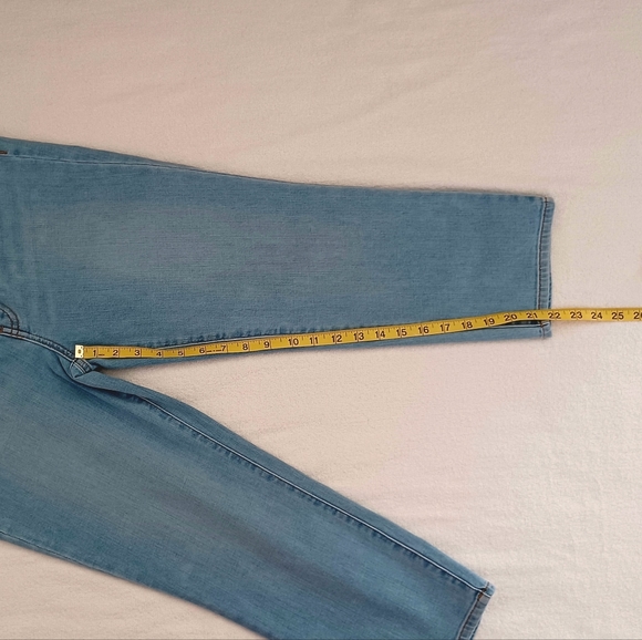 TALBOTS Flawless Straight Crop Blue Jeans Capri, size 8P - Picture 10 of 14